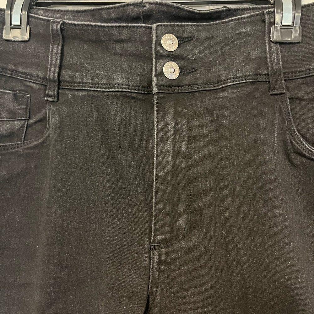 VENUS Black Bum Lifter Capri Jeans - Picture 3 of 5